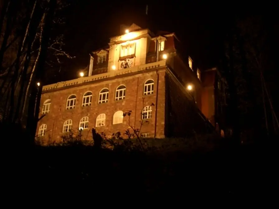Das Haus bei Nacht